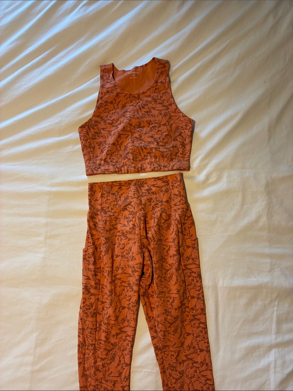 Women's REI Orange Workout Top and Leggings - Picture 1 of 1